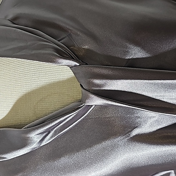 Women's shinny sleevless top. Color is called platinum.By nine West Size… - Picture 2 of 11